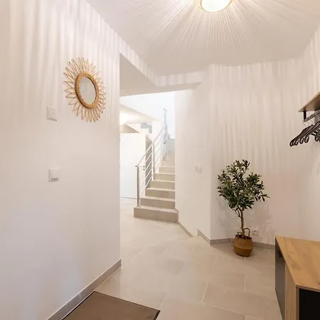 Modernes Gaestehaus Mit Mediterranem Charme Schornsheim